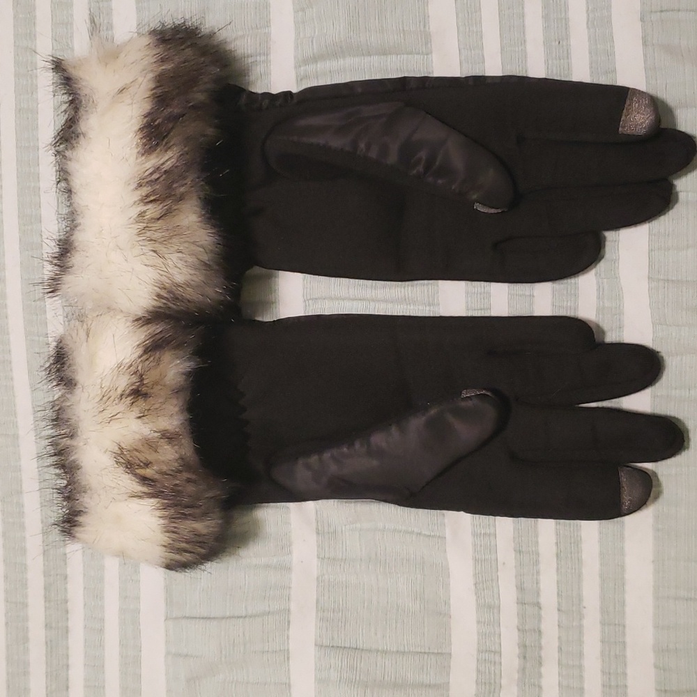 Woman black gloves with fur, size S/M